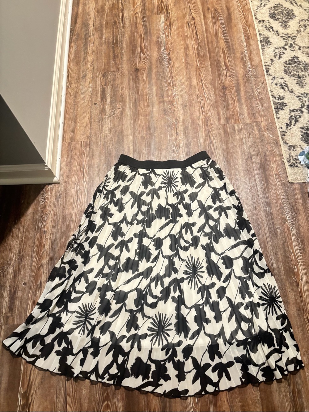 WD.NY Black & White Floral Pleated Maxi Skirt